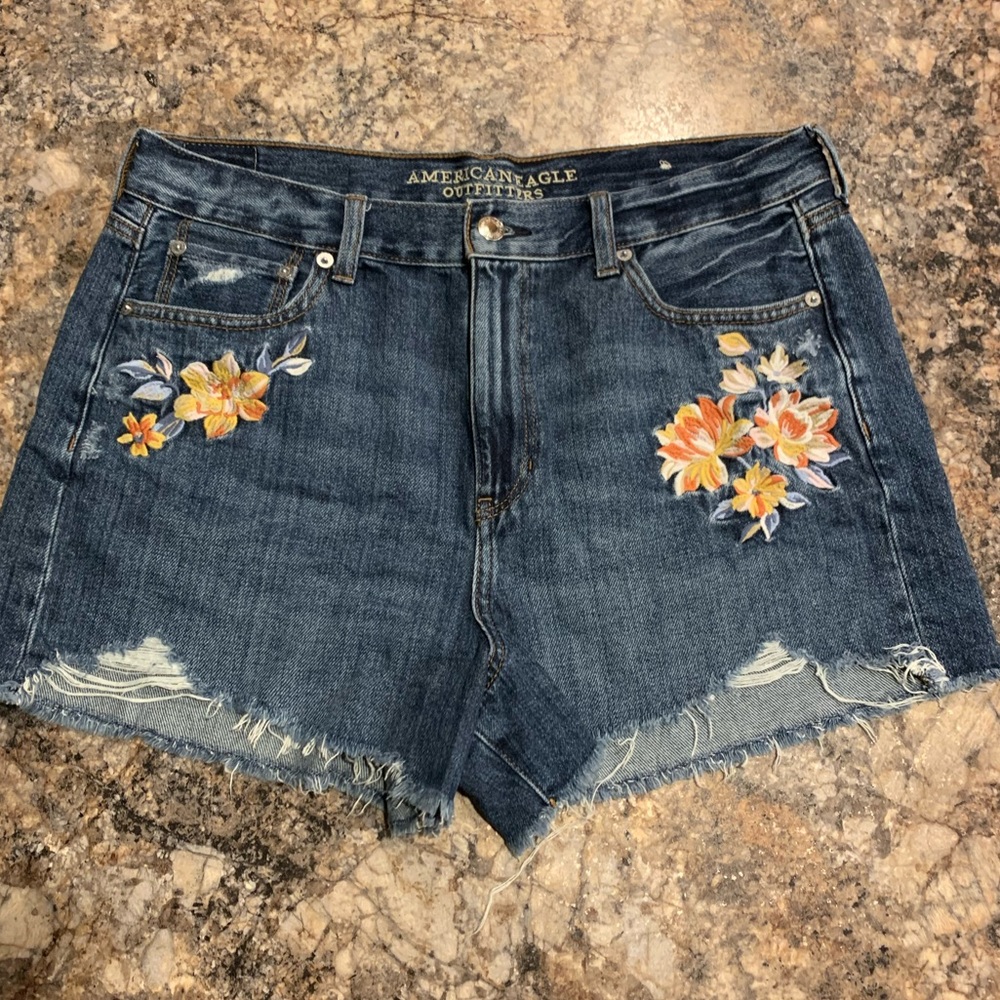 American Eagle Mom Jean shorts